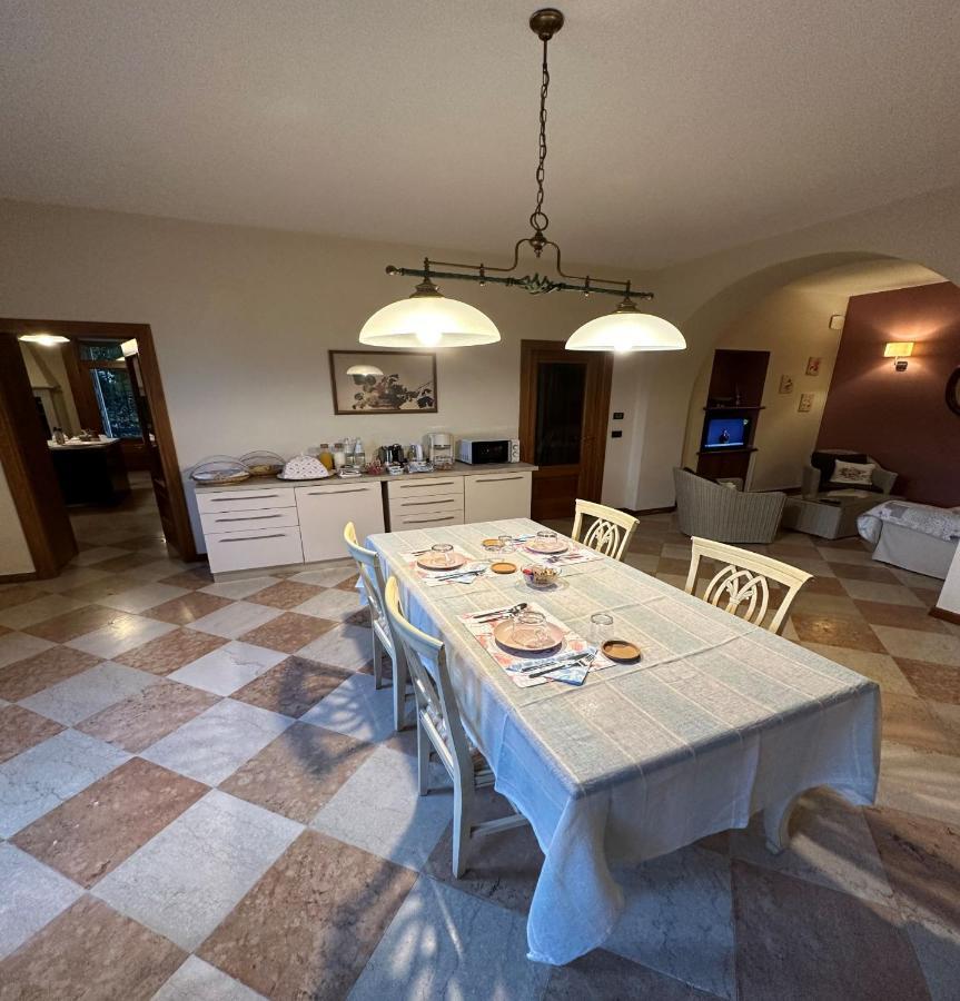 Bed and Breakfast Corte San Lorenzo Дезенцано-дель-Гарда Екстер'єр фото